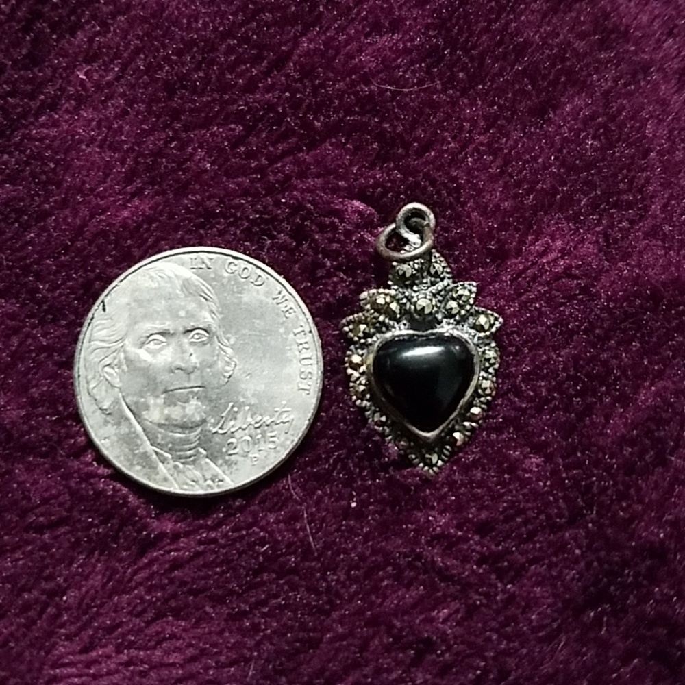 Black heart pendant